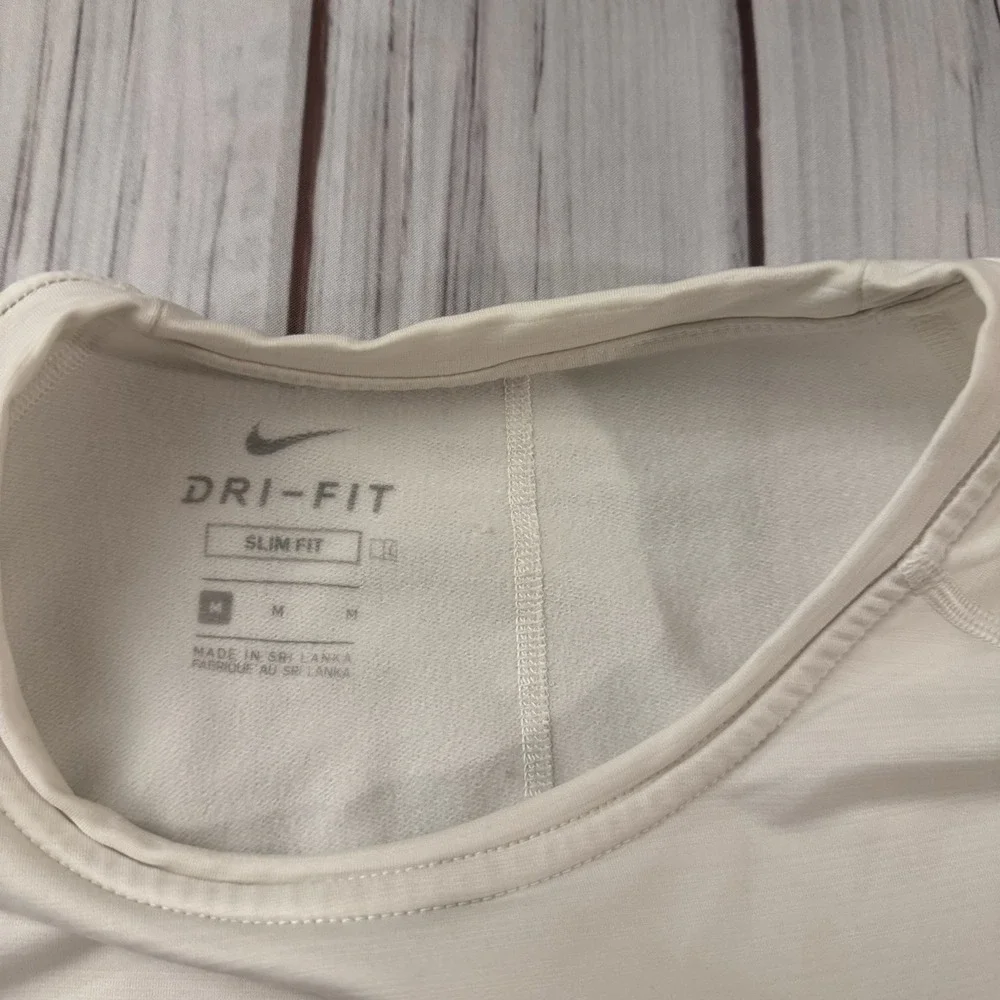 Nike Pro Dri-Fit Slim Fit White Athletic‎ Top Size Medium Activewear